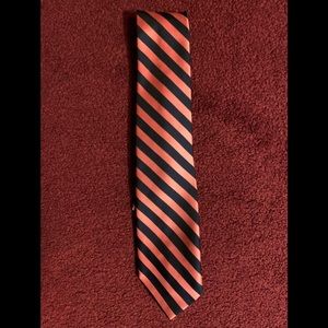 Cross striped tie